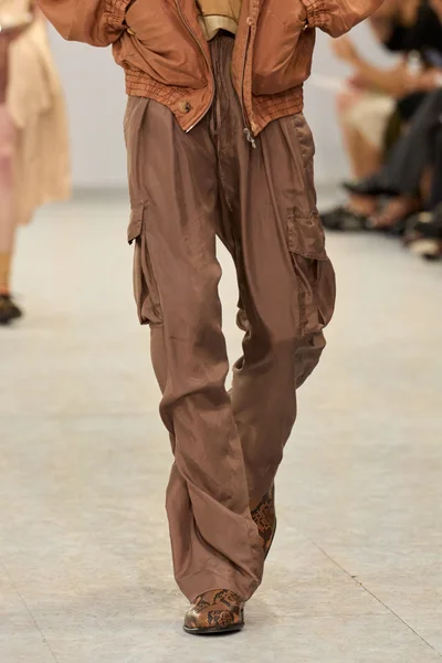Look 15